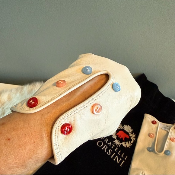 Fratelli Orsini Off White Leather Button Detail Gloves with Dust Bag - Picture 9 of 12